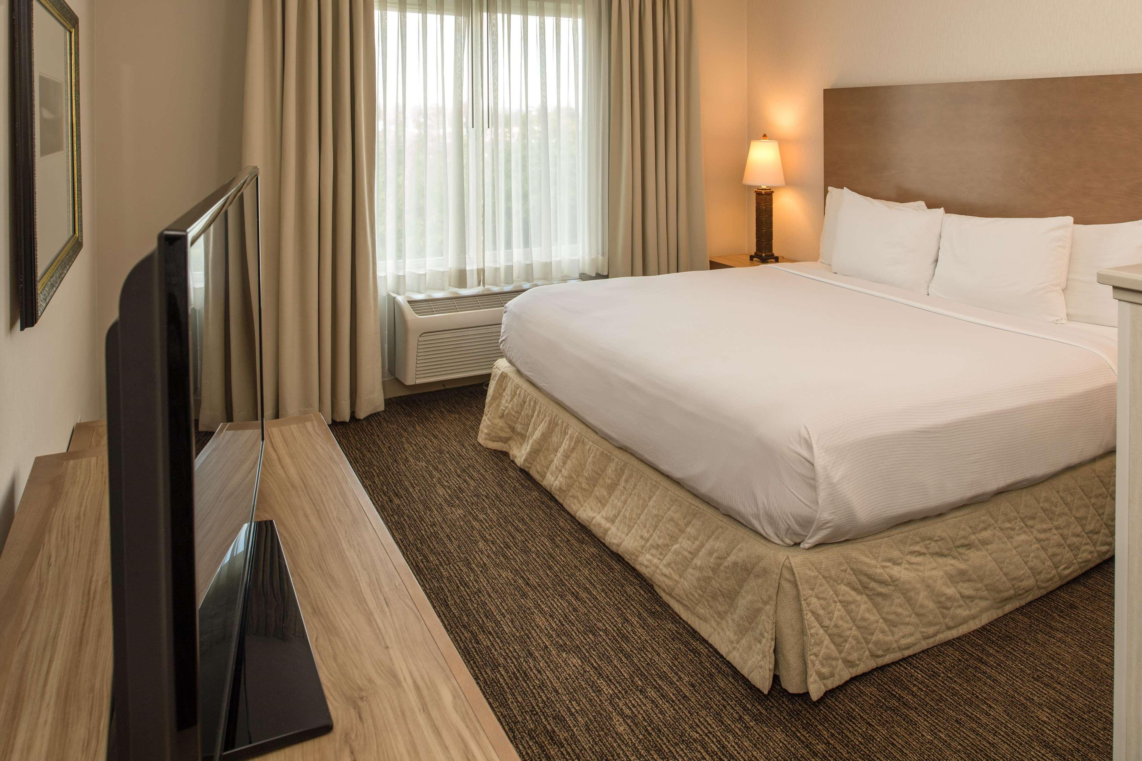 Doubletree By Hilton North Salem Hotel Exterior photo