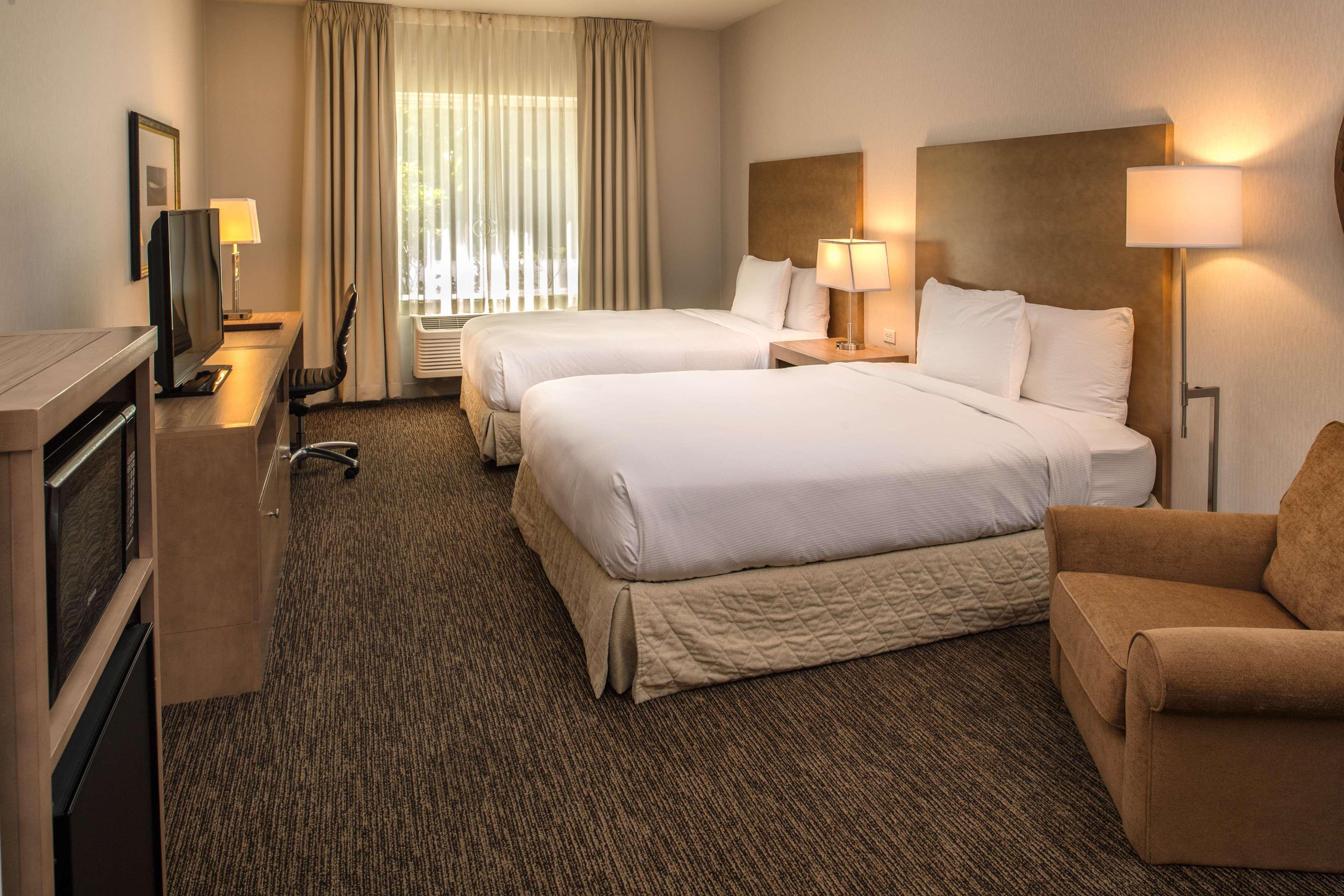 Doubletree By Hilton North Salem Hotel Exterior photo