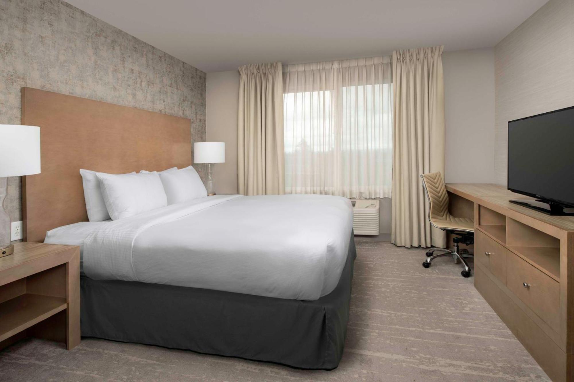 Doubletree By Hilton North Salem Hotel Exterior photo