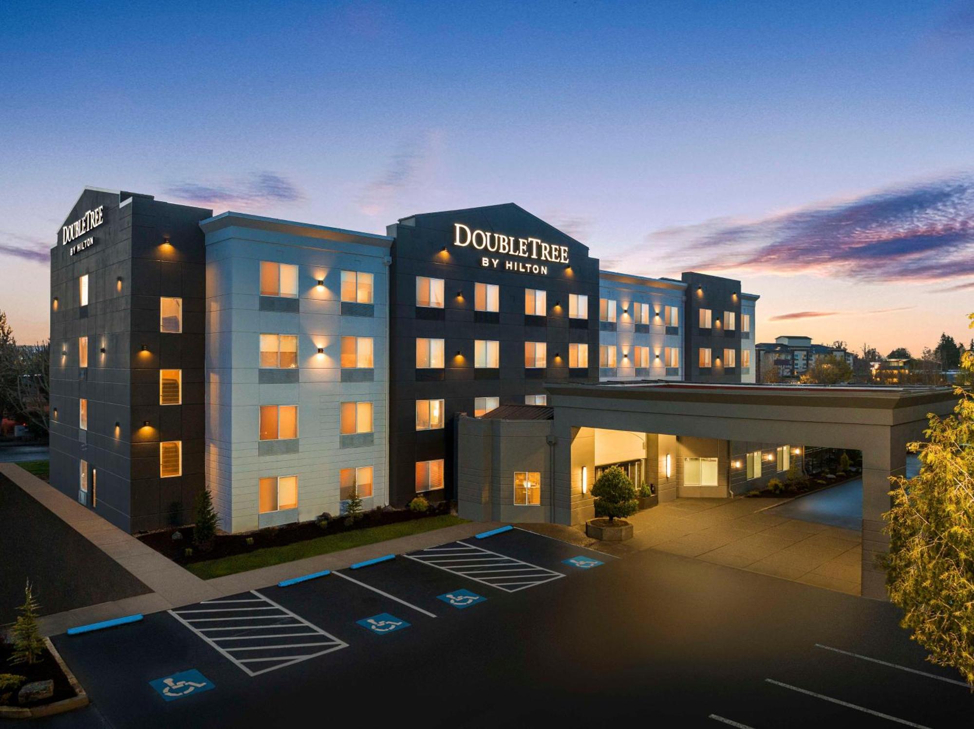Doubletree By Hilton North Salem Hotel Exterior photo