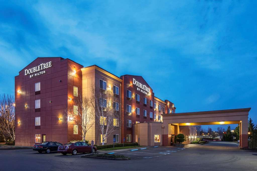 Doubletree By Hilton North Salem Hotel Exterior photo